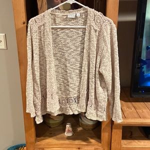 Three-quarter length sleeve lightweight sweater